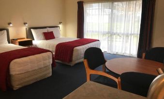 The Peaks Motor Inn