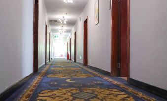 Rongxian Moon Curve Hotel
