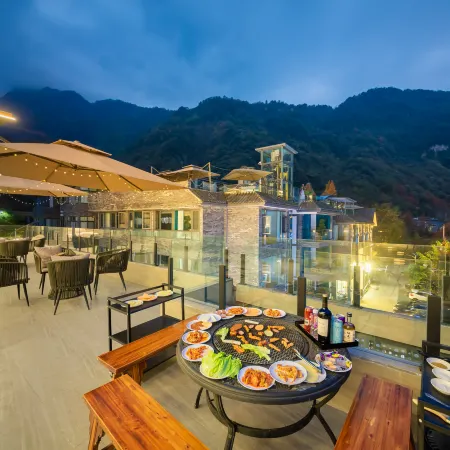 Qingcheng Houshan ·Yueting Lanshe Hot Spring Homestay