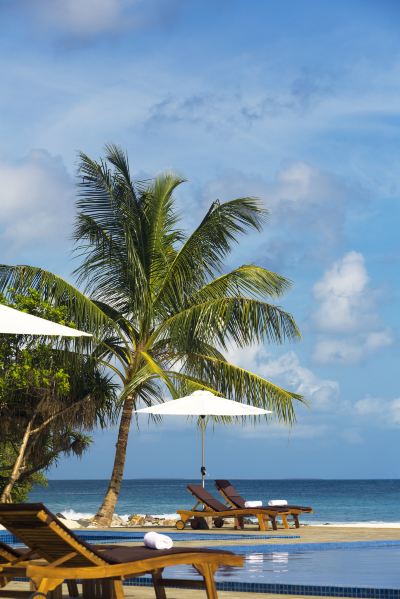 屋外プール アトモスフィア カニフシ モルディブの写真