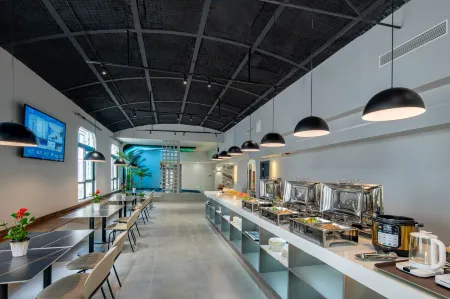 AI Stay Future Hotel (Lanzhou Center West Station) Отели рядом с достопримечательностью «Lanzhou University of Technology Science & Technology Park»