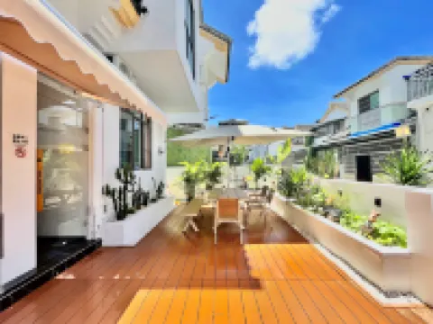 Sanya SOLOKING E-sports Hotel (Haitang Bay International Duty Free City)