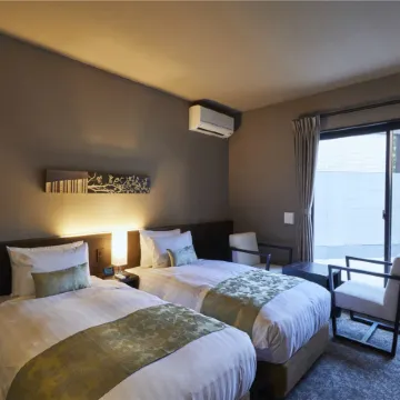 Waka Heian shirakawa Hotel Отели рядом с достопримечательностью «Торгово-выставочный центр Miyakomesse»