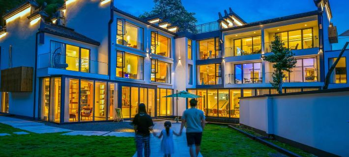 Half-mountain splash Hotels in Jing County
