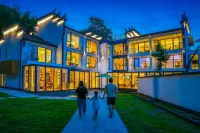 Half-mountain splash Hotel in zona Chaji Scenic Area