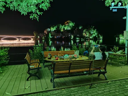 Bama Dream Lake Homestay Отели рядом с достопримечательностью «Renshouyuan Scenic Area»