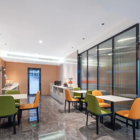 Collection Hotel (Ezhou Huahu High-Speed Railway Station)