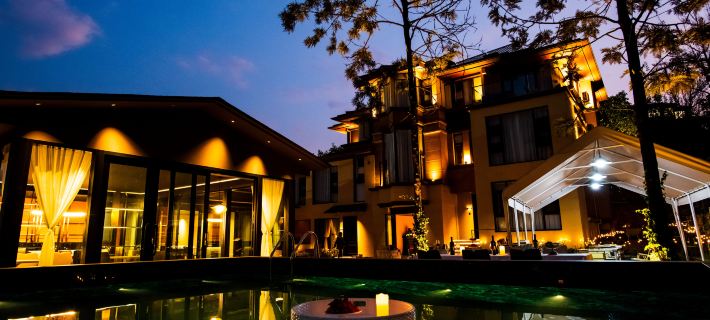 Herald Of Autumn Homestay Hotel di Mil