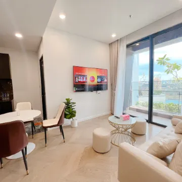 THE LUMIERE RIVERSIDE LUXURY SUITE Отели рядом с достопримечательностью «Гипермаркет Vincom Plaza Thu Duc»