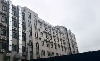 Lingyi Business Hotel (Shanghai Gaoqiao)