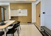 R&F Summer Suite 2B2B Walking to CIQ