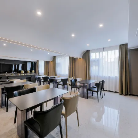 W Design Hotel (Qinyang Bus Station)