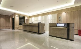 Starway Hotel(Yichang Wanda Square along the riverside road hotel)