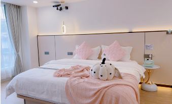 Shunde Fusennazhu Movie B&B