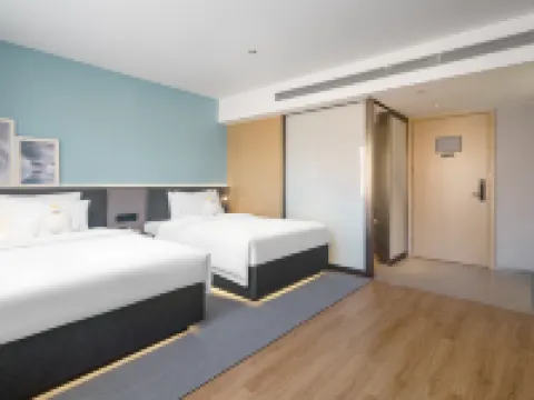 Country Inn & Suites by Radisson, Urumqi Meimei Shopping Center Museum Hotel Hotels near The Great Buddha Temple in Hongguang Mountain