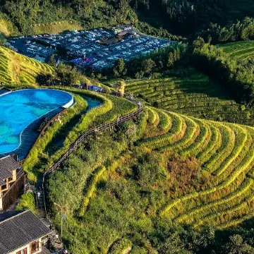Chongyi Shangbao Terraces are transported to accommodation