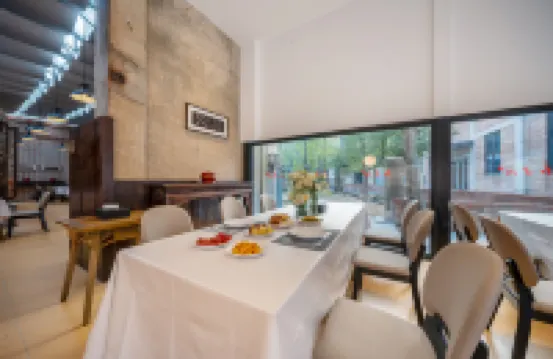 Chizhou Red Monograph Resort Hotel (Jiuhua Tianchi)