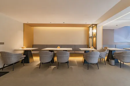 Haoke Collection Hotel (Chengdu East Railway Station West Square) Отели рядом с достопримечательностью «Sichuan Post and Telecommunication College»