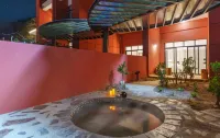 Batang Wanhui International Hot Spring Hotel Hotel di Batang