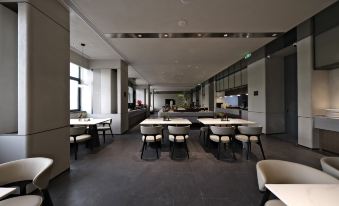 Xuchang Fat Donglai Times Square Cao Wei Ancient City Atour Hotel