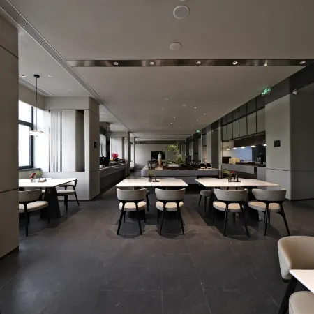 Xuchang Fat Donglai Times Square Cao Wei Ancient City Atour Hotel