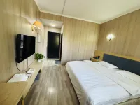 Burqin Lumingshe Homestay (Russian Style Street)