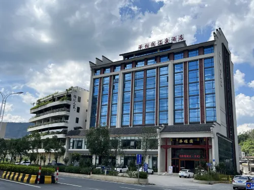 Huaguiyuan Hot Spring Hotel in Xinfeng County