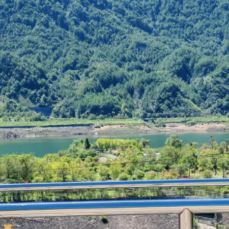 Lingqian Home Mountain Lake Homestay