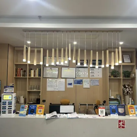 Qimila E-sports Homestay (Hangzhou East Railway Station Xintang Subway Station)
