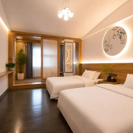 Chaka Salt Road Hotel
