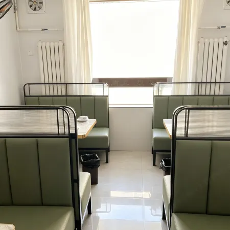 Yilong Wanguo Hotel (Longxi People's Square)