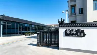 Juyuan Homestay Resort Hotel - parking