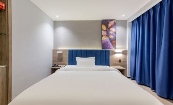 7 Days Premium (Guangzhou University of Chinese Medicine Sanyuanli Subway Station)