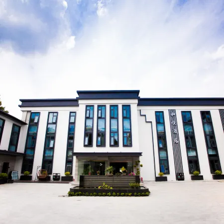 Heyue Hotel (Yunlong Lake Museum)
