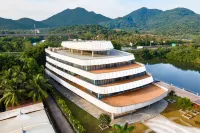 YOOLAND Hotel Sun Moon Bay Các khách sạn ở Vạn Ninh