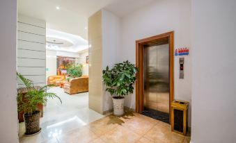 Qujing Kaijing Holiday Hotel