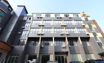 Junyi Chain Hotel (Fengcheng People's Hospital Xinglin Community Branch)