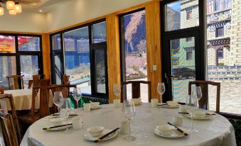 Daocheng Yading Sangjie Linka Luxury Homestay