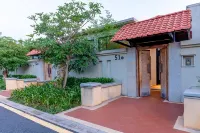 Fuxian Lake Cloud Villas Resort Hotel