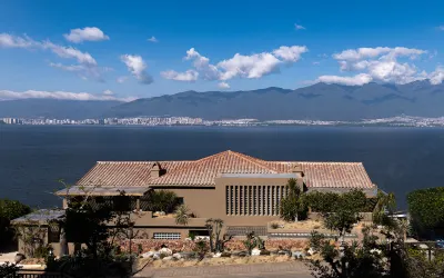 Liuyue·Haidongfang Cliff Seaview Hotel (Dali Erhai Flagship Store) Hotels in Dali City