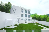 Tonglu OASIS Xingye Homestay (OMG Heartbeat Paradise Branch) Hotels near Qinxi Xianggu Scenic Area