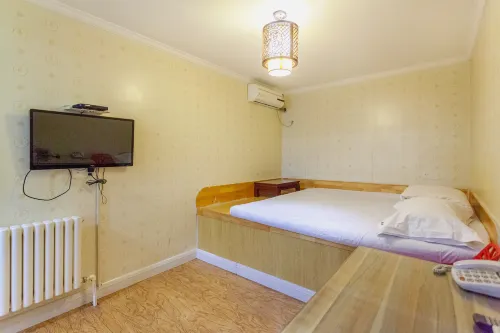 Jincheng Siji Yijia Hotel (People's Square)