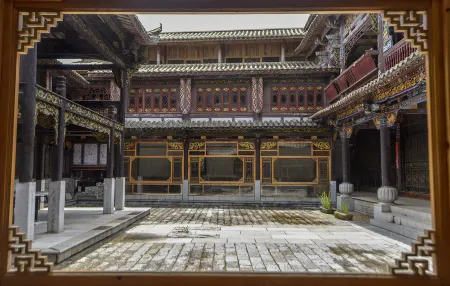 Yixuanzhuang Banshan Guesthouse Отели рядом с достопримечательностью «Honghe Vocational and Technical College»