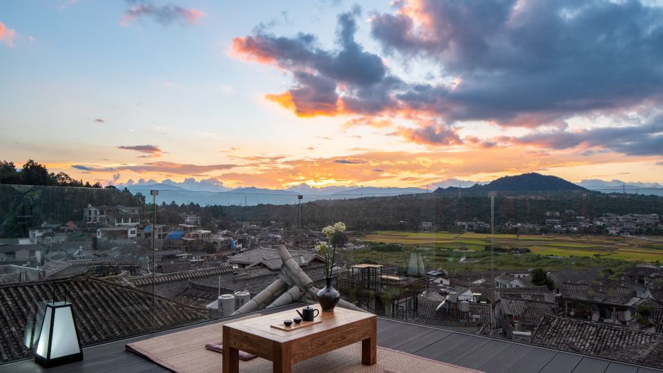 Tengchong Cloud free time panoramic hot Spring Resort inn