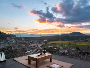 Tengchong Cloud free time panoramic hot Spring Resort inn