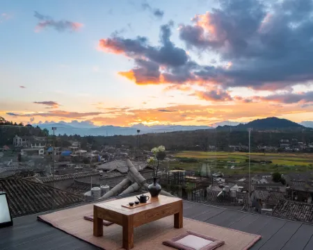 騰沖雲裏時光·無憂全景溫泉度假客棧（和順古鎮店） 騰衝酒店