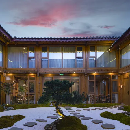 lijiang Nanting. Wind courtyard by stream Отели рядом с достопримечательностью «Улица Сыфан»