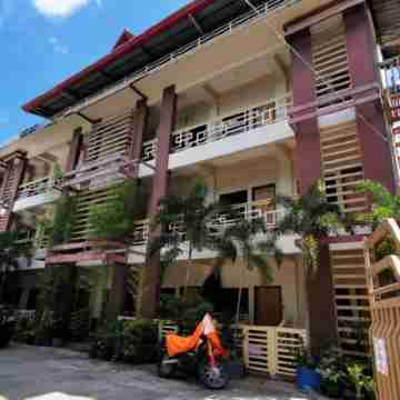 OYO 833 Ln Apartelle Hotel Exterior