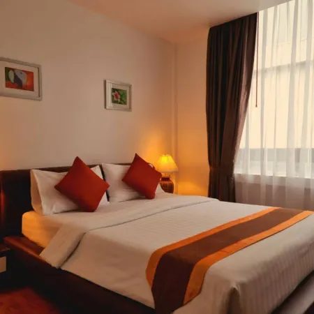 The Bedrooms Boutique Hotel Bangkok Отели рядом с достопримечательностью «Станция BTS Он Нут»
