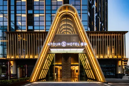 Atour S Hotel Zhongbei Road  Chuhe Han Street Отели рядом с достопримечательностью «Library of Faculty of Information Sciences»